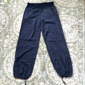 Lululemon women’s lightweight pant